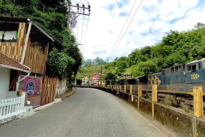 É uma montanha utilizada pelos amantes do radioamadorismo para a realização de contestes. Funciona neste local uma estação repetidora de radioamadores, com links excepcionais alcançando algumas cidades em São Paulo e Espirito Santo. 