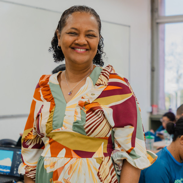 FORTALEZA, CEARÁ, BRASIL, 28-09-2025: 1ª Game Jam CE, imersão para criação de jogos eletrônicos com a temátima sobre oceanos e meio ambiente, realizada no campus Labomar. Na foto, a Secretária da Ciência, Tecnologia e Educação Superior do Ceará, Sandra Monteiro. (Foto: Fernanda Barros/ O Povo)