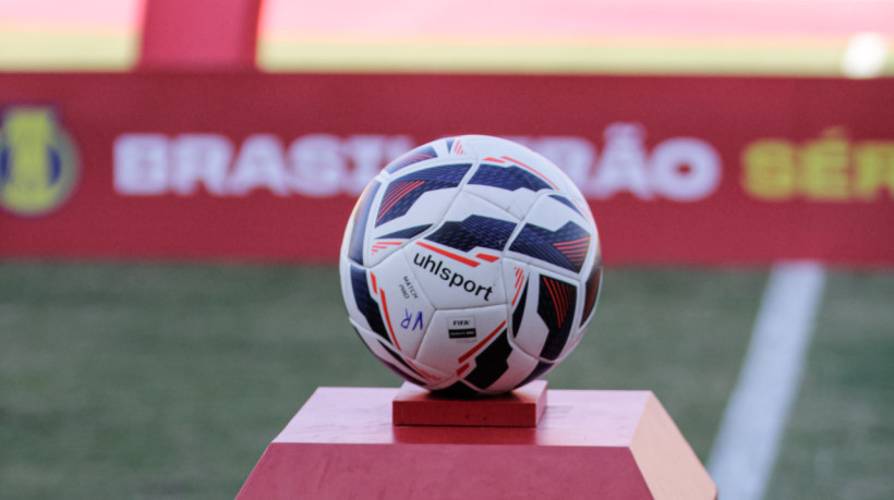 Bola do Campeonato Brasileiro Série B, nova realidade de Ceará e Fortaleza (Foto: ANDERSON MENDES/COMKT-VRFC)