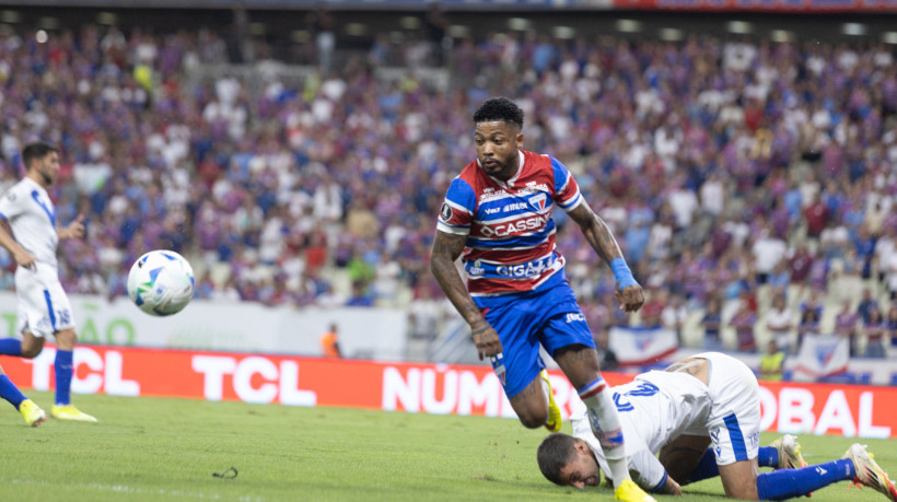 Atacante Marinho no jogo Fortaleza x Vélez Sarsfield, no Castelão, pela Copa Libertadores 2025