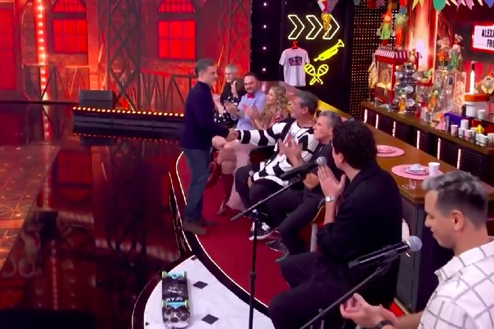 [...] Eu queria deixar minha filha orgulhosa do pai. Pode parecer um pedido ousado, mas eu queria muito que você me ajudasse nessa missão, disse Frota a Huck.