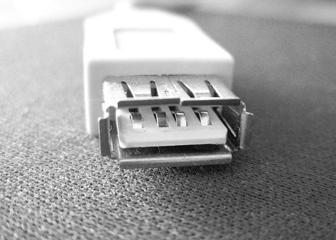 O Juice Jacking ficou conhecido em 2011 na conferência DefCon dos Estados Unidos. Na época, pesquisadores de segurança criaram e disponibilizaram propositalmente um totem de carregamento público infectado. 