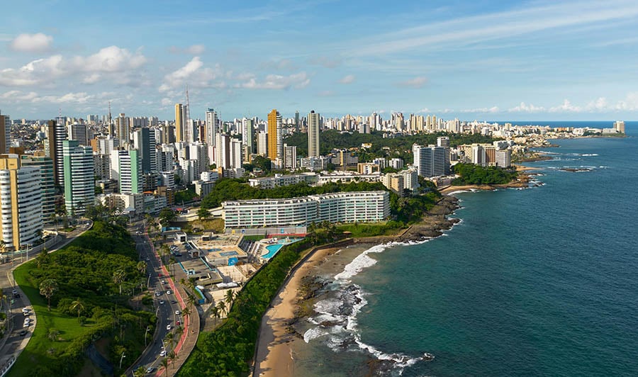 Um dos estados mais aclamados do Nordeste, a Bahia nem sempre fez parte desta região. Afinal, ela só foi incorporada em 1970 e já pertenceu à Região Leste ao lado de outros estados que atualmente estão no Sudeste. Entenda todo o processo e as mudanças deste estado na geografia brasileira. 