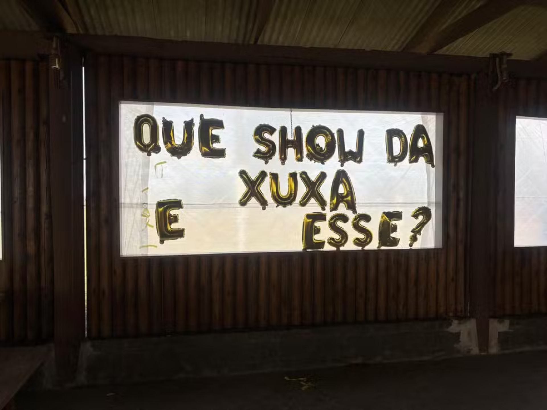 A festa de Thaís Mesquita contou com trajes especiais, a famosa nave da Xuxa e amigas interpretando as paquitas