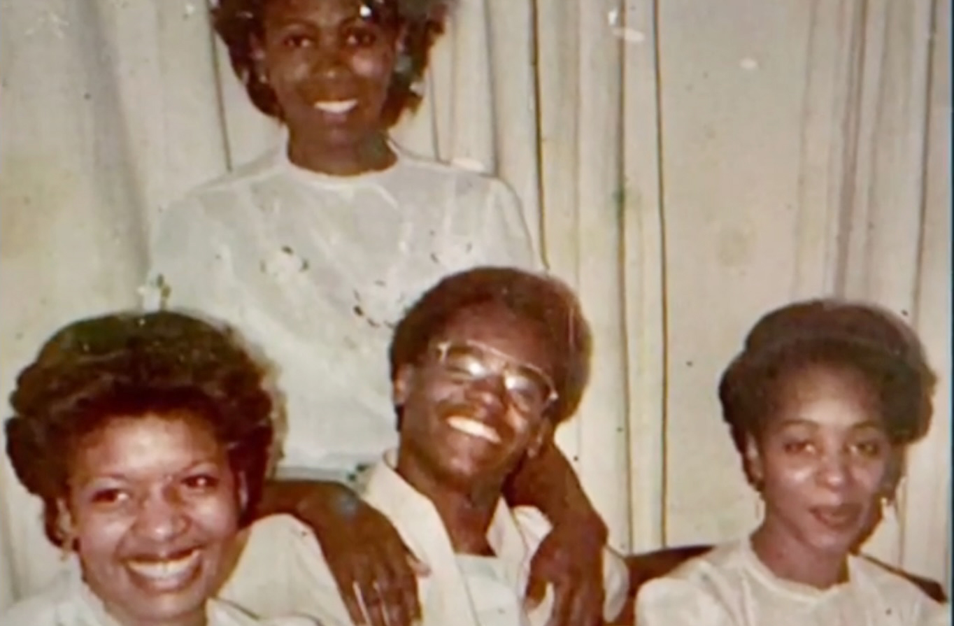 Começou a cantar e tocar violão em encontros de jovens na igreja, onde descobriu sua vocação artística e espiritual. Esses momentos  foram fundamentais para moldar sua identidade musical e seu compromisso com mensagens de esperança e transformação