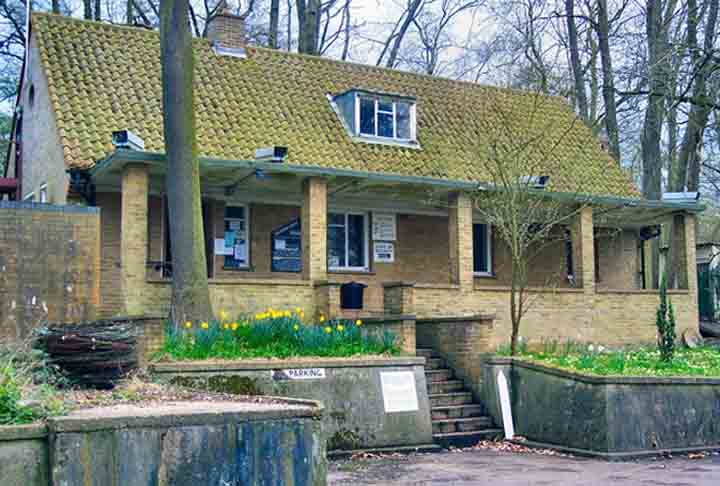 The Kelvedon Hatch (Brentwood, Reino Unido) - Com uma indicação de bunker nuclear secreto, o abrigo foi construído como parte da defesa aérea do Reino Unido ainda nos anos 1950 e depois se tornou sede emergencial do governo.