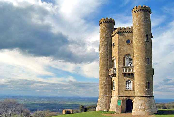 Broadway Tower (Broadway, Reino Unido) - A conclusão da Torre da Broadway ocorreu em 1798, por iniciativa de George William, sexto conde de Coventry, que a definiu como um mirante.