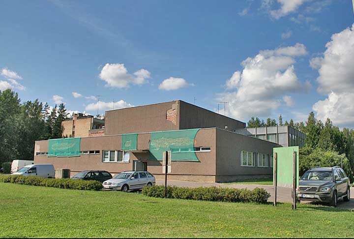 Bunker Ligatne (Ligatne, Letônia) - Apelidado de “A Casa da Pensão”, este bunker fica abaixo de um centro de reabilitação com spa, a uma profundidade de 10 m. Originalmente, ele foi concebido para abrigar a elite comunista letã em caso de um ataque nuclear.