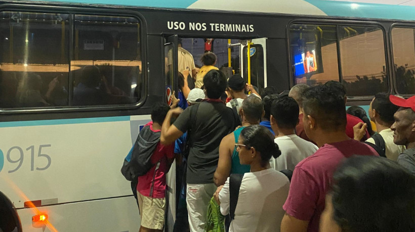 A suspensão foi confirmada nesta segunda-feira, 29, em Fortaleza. Passageiros ressaltam falta de comunicação