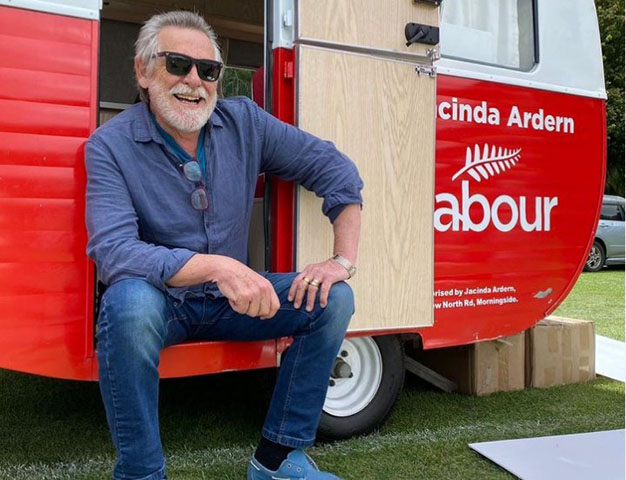 Ele voltou ao Brasil em meados da década de 1970, viveu em Pelotas, no Rio Grande do Sul, onde deu aulas de teatro na universidade local, e posteriormente para Porto Alegre, onde produziu peças e shows.