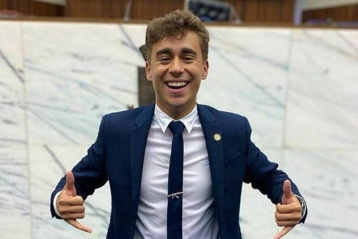 Seu nome se tornou um dos assuntos mais comentados do X após ele incentivar empresas a demitirem funcionários que teriam celebrado ou apoiado atos de violência política. 