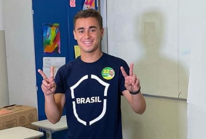 Antes de chegar ao Congresso Nacional, Nikolas havia ocupado a cadeira de vereador em Belo Horizonte, exercendo o mandato de 2021 a 2023.