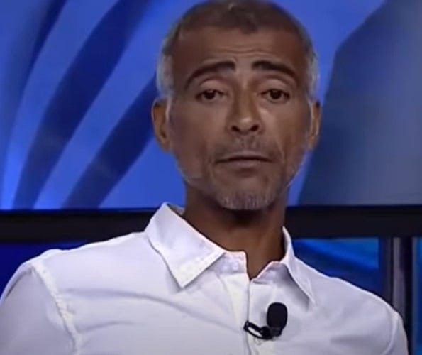 Um dos grandes nomes da história do futebol brasileiro e mundial, hoje senador, Romário passou uma noite preso em 2009 para tentar um acordo em relação ao pagamento da pensão alimentícia.