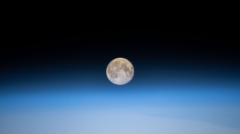 Veja o calendário lunar de outubro de 2025 e os fenômenos astronômicos que acontecerão no mês