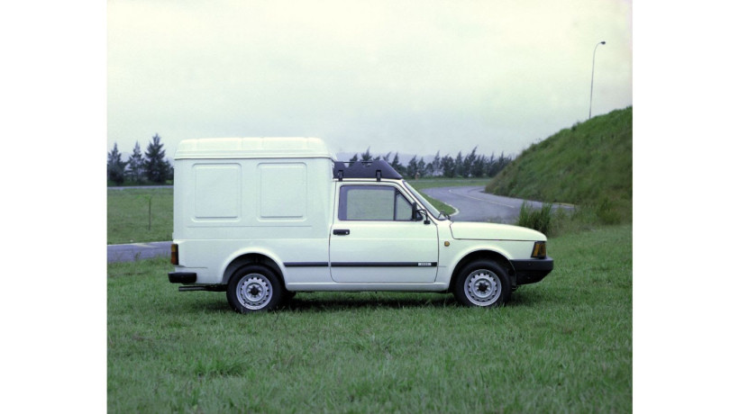 Modelo foi lançado no Brasil em 1980, baseado no icônico Fiat 147 
