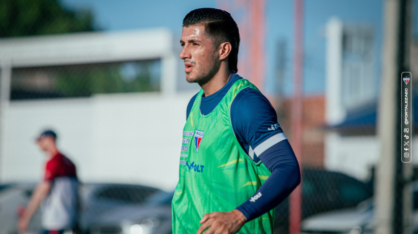Yeison Guzmán, meia do Fortaleza, durante treino na sede do clube