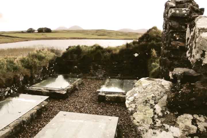 O livro foi publicado pela Society of Antiquaries of Scotland, instituição fundada em 1780 que tem como missão compartilhar conhecimentos do passado.