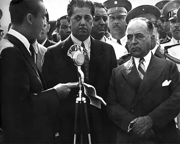 Em 1955, JK chegou à Presidência da República. Seu governo ficou conhecido pelo lema “50 anos em 5”, com a promessa de acelerar o desenvolvimento do país em ritmo inédito. 
