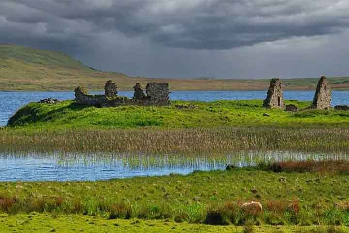 Finlaggan e a ilha de Islay estão profundamente ligados à história e à cultura da Escócia, sobretudo no período medieval.