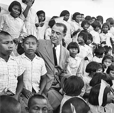 Mais tarde, elegeu-se governador de Minas Gerais, cargo que ocupou entre 1951 e 1955, após ter exercido um novo mandato como deputado federal. 
