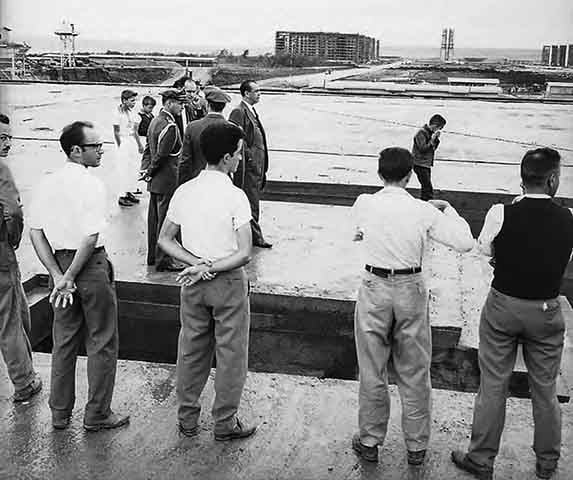 A marca mais simbólica de sua gestão foi a construção de Brasília, inaugurada em 1960. A nova capital, projetada pelos arquitetos Lúcio Costa e Oscar Niemeyer, tornou-se símbolo do espírito modernizador de seu governo e da ideia de integrar o território nacional.
