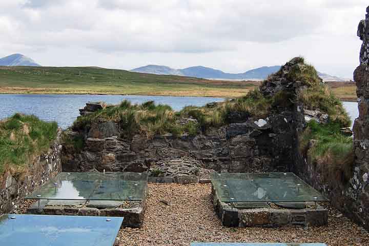 Os senhores das ilhas, pertencentes ao clã MacDonald, governavam com relativa independência em relação à Coroa escocesa, sendo considerados quase reis em seu território.