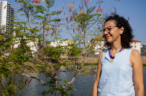 FORTALEZA, CEARÁ, BRASIL,16-09-2025: Rita de Cassia fala sobre o Bairro Presidente Kennedy sobre as construções de prédios e condomínios novos em volta a natureza. (Foto: Samuel Setubal/ O Povo)