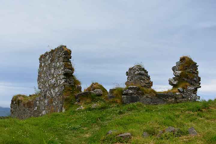 Foi ali que, entre os séculos 13 e 15, se estabeleceu a sede do Lordship of the Isles, uma espécie de reino autônomo que exercia autoridade sobre grande parte da costa oeste da Escócia e das Hébridas.