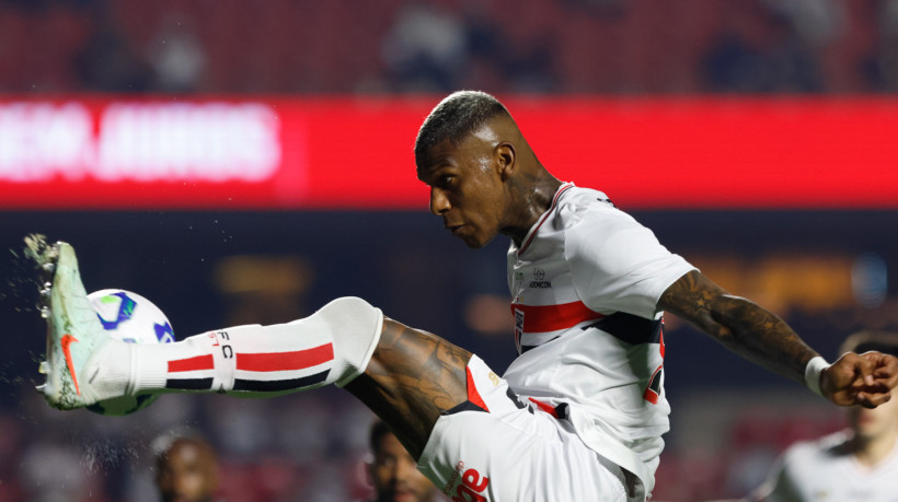 Zagueiro Arboleda no jogo São Paulo x Ceará, no Morumbis, pelo Campeonato Brasileiro Série A 2025