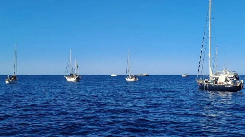 Embarcações de ajuda humanitária tentam chegar a Gaza