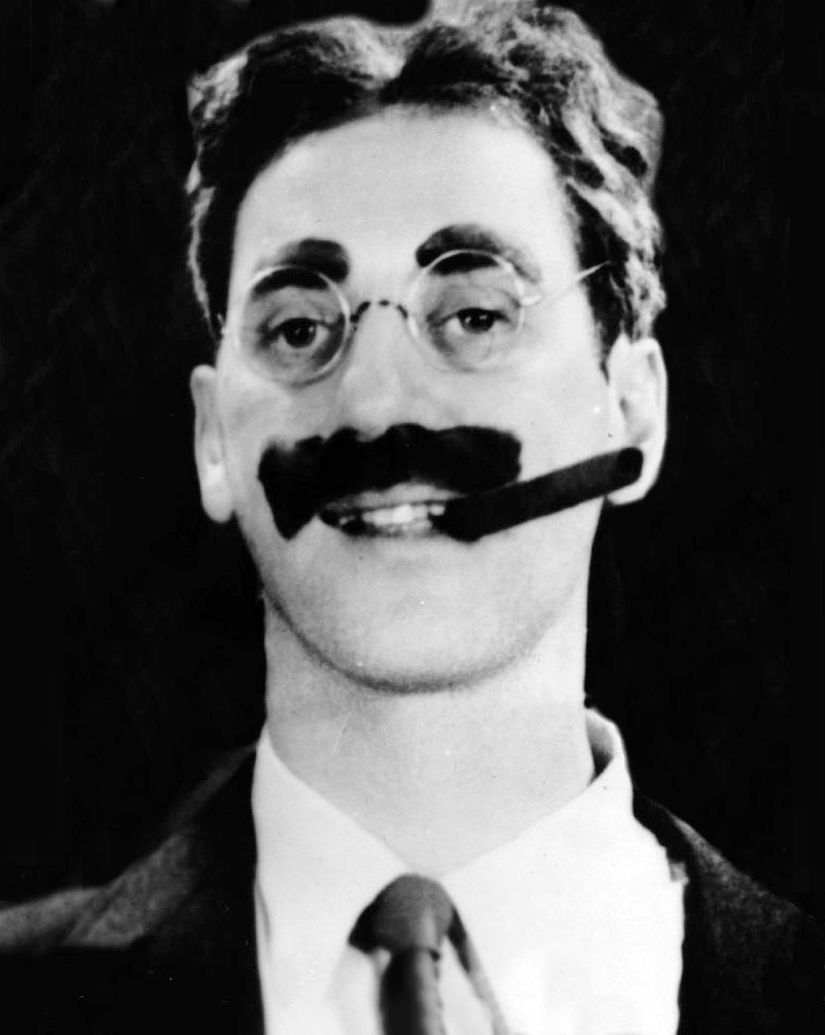 Em 2025,  faz 135 anos do nascimento de Groucho Marx. Lendário comediante, ator e escritor americano, ele foi líder do grupo cômico 