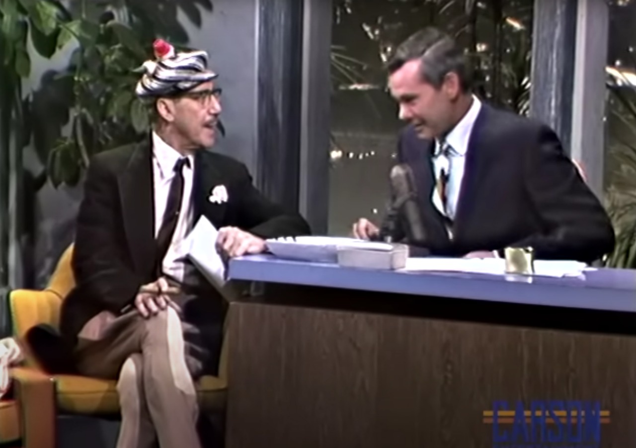 Sua carreira solo incluiu participações esporádicas no cinema e colaboração em programas de rádio e TV até meados da década de 1960. Nos anos 1970, com o ressurgimento do interesse pelos Irmãos Marx, Groucho fez aparições especiais, como um show em Carnegie Hall, e participou de programas de televisão que revisitavam sua carreira.