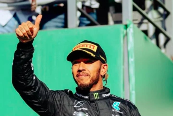 Após anos na McLaren, em 2013 ele se transferiu para a Mercedes. Na época, muitos questionaram a decisão, mas ela redefiniu sua carreira.