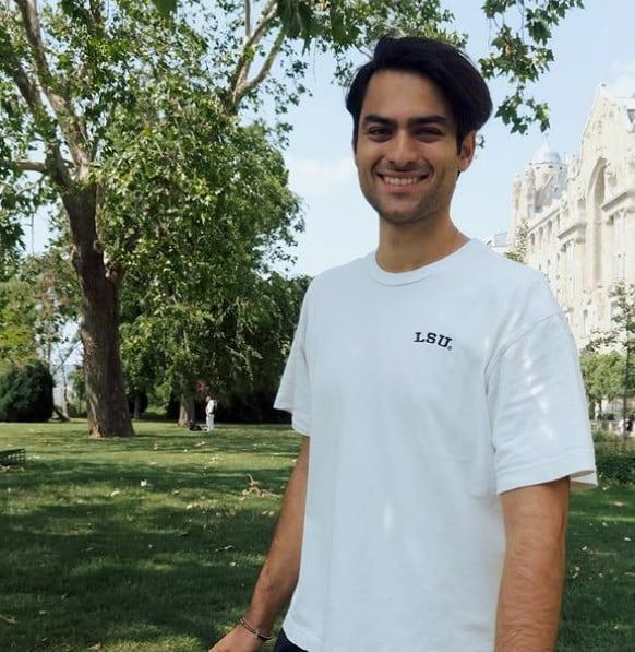 Afinal, o jovem tem referências pop como Harry Styles, enquanto o pai se dedica à ópera. Eles já dividiram os vocais em Fall on Me (2018), mas não planejam novas colaborações. Essa diferença ressalta ainda mais a grandiosidade da trajetória de Andrea Bocelli.