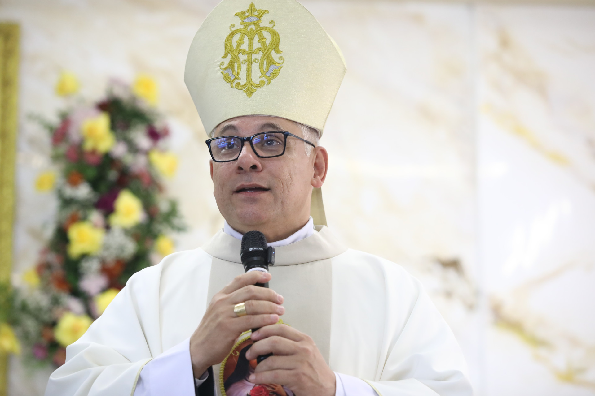 FORTALEZA-CE, BRASIL,01.10.2025: Dom Gregório Paixão, arcebispo de Fortaleza, celebra Missa no Carmelo de Santa Teresinha, no dia de Santa Teresinha.  (Fotos Fabio Lima) (Foto: FÁBIO LIMA)