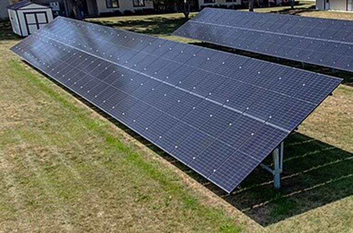 Estudos indicam que a instalação de painéis fotovoltaicos pode gerar até 90% de economia nas contas de luz.