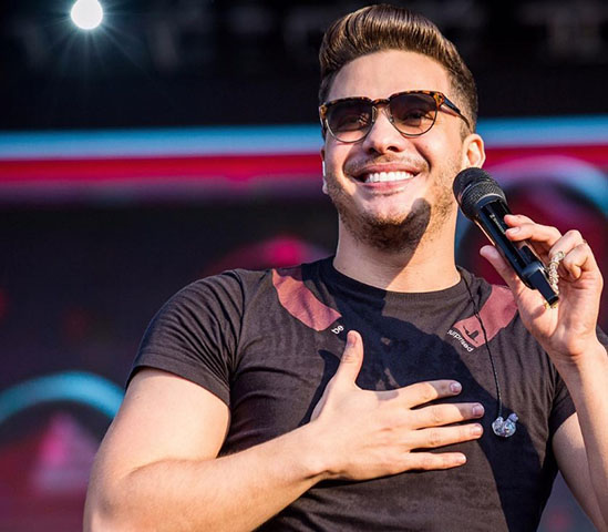 Safadão se tornou um dos artistas mais populares do Brasil, com mais de 40 milhões de seguidores no Instagram e quase 10 milhões de ouvintes mensais no Spotify.