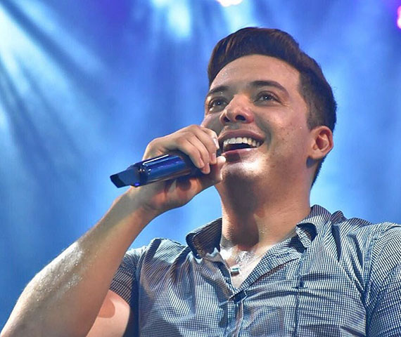 Wesley Oliveira da Silva, conhecido popularmente como Wesley Safadão, nasceu em Fortaleza, no Ceará, em 6 de setembro de 1988.