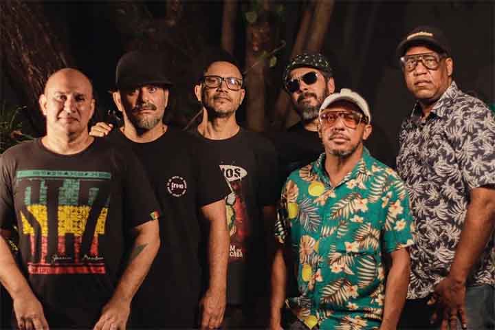 Ambos os álbuns figuram na lista dos cem melhores álbuns brasileiros de todos os tempos da revista Rolling Stone Brasil, em 13° e 18° lugar. O conjunto foi eleito pela Associação de Críticos Musicais de São Paulo como o melhor grupo musical brasileiro de 1996.