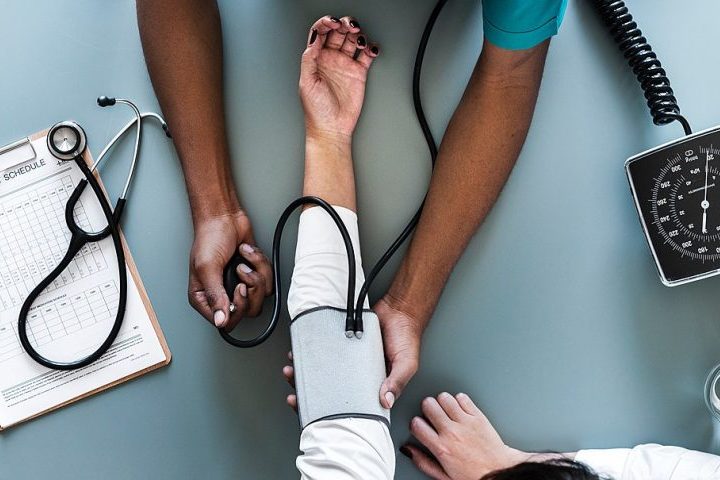 Esse limite independe de idade, sexo ou outras doenças — a meta anterior era abaixo de 14 por 9.