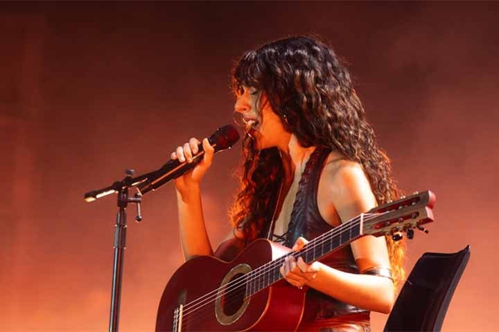 Em 2023, no ano seguinte à morte da artista baiana, Marina Sena protagonizou um show em tributo a Gal Costa, gesto que marcou sua carreira ao apresentar ao público uma homenagem carregada de afeto. 
