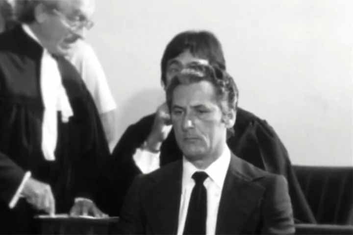 Assim, ele foi condenado a dois anos de prisão, com direito a sursis, a suspensão condicional da pena. Ou seja, não cumpriu pena de fato, por ser réu primário. Esse resultado provocou protestos públicos, com o slogan “Quem ama não mata”.
