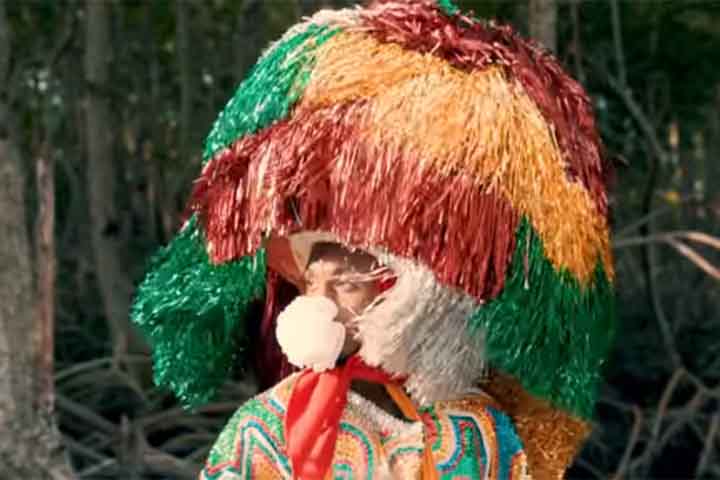 Esse movimento combina ritmos regionais nordestinos, como o maracatu, com gêneros globais como rock, hip-hop e música eletrônica.