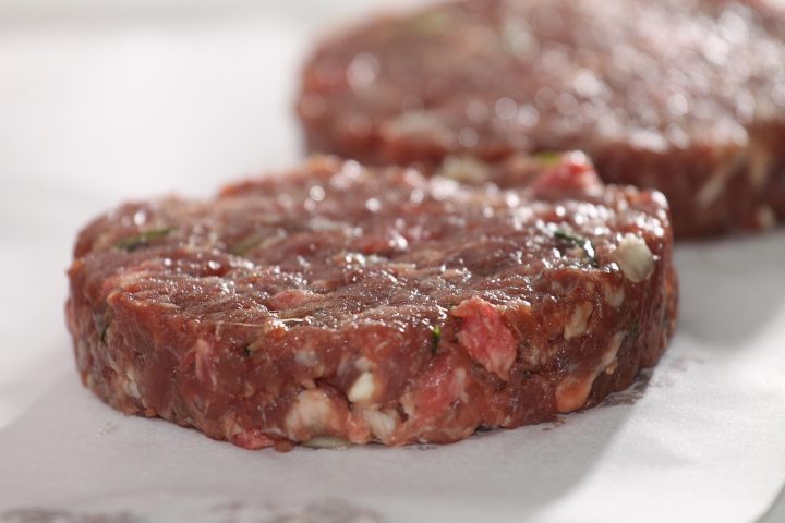 Por outro lado, gorduras saturadas, carnes gordurosas, grãos refinados e açúcar são desaconselhados pelo documento.