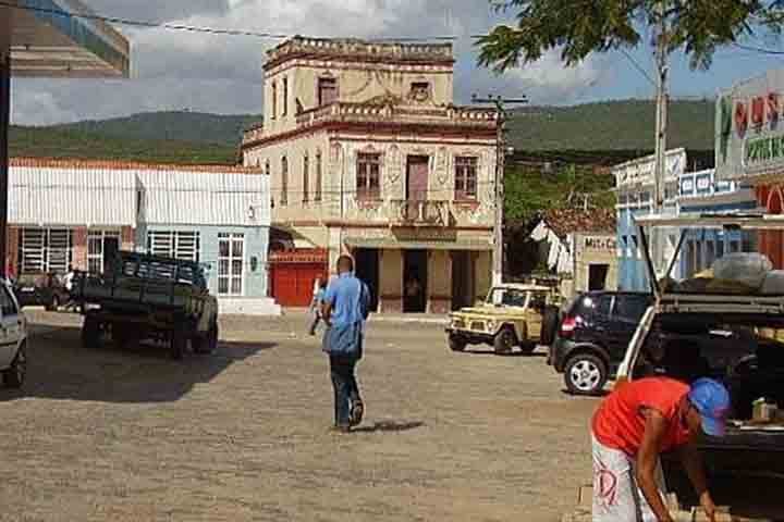 Os dois genros de Francisco, construíram suas residências no local onde se encontra a atual cidade de Santa Inês, na Bahia.