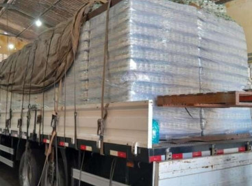 Sessenta mil garrafas de cachaça vindas de Pernambuco sem nota fiscal foram apreendidas, em Itaitinga

 