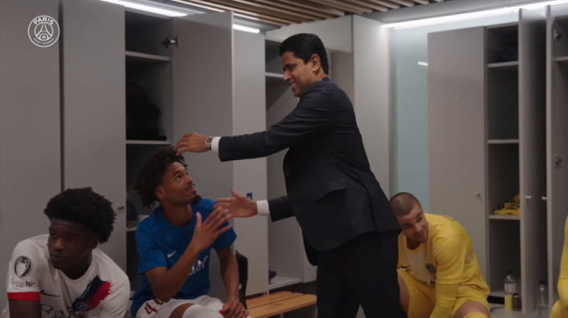 As comemorações do PSG no vestiário após vencer o Barcelona