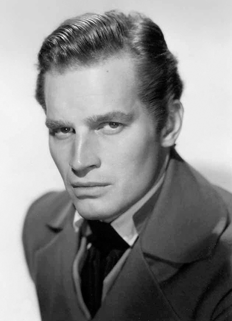 Charlton Heston (1923 - 2008) - EUA - Foi notabilizado no cinema por papéis heroicos em superproduções da Era de Ouro de Hollywood. Atuou em Os Dez Mandamentos, Planeta dos Macacos e A Última Esperança da Terra.