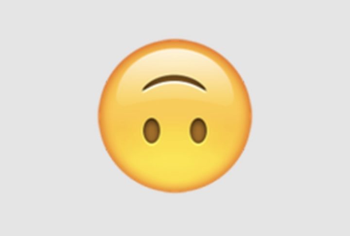 Também está nessa categoria de potencialmente ofensivos o rosto sorrindo de cabeça para baixo, que pode incluir ironia.