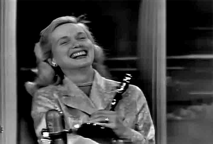 No filme, ela interpreta o papel de Edie Doyle, irmã do personagem cuja morte principia a história. O trabalho também rendeu a Marie Saint uma indicação ao Bafta, popularmente conhecido como o Oscar britânico. 
